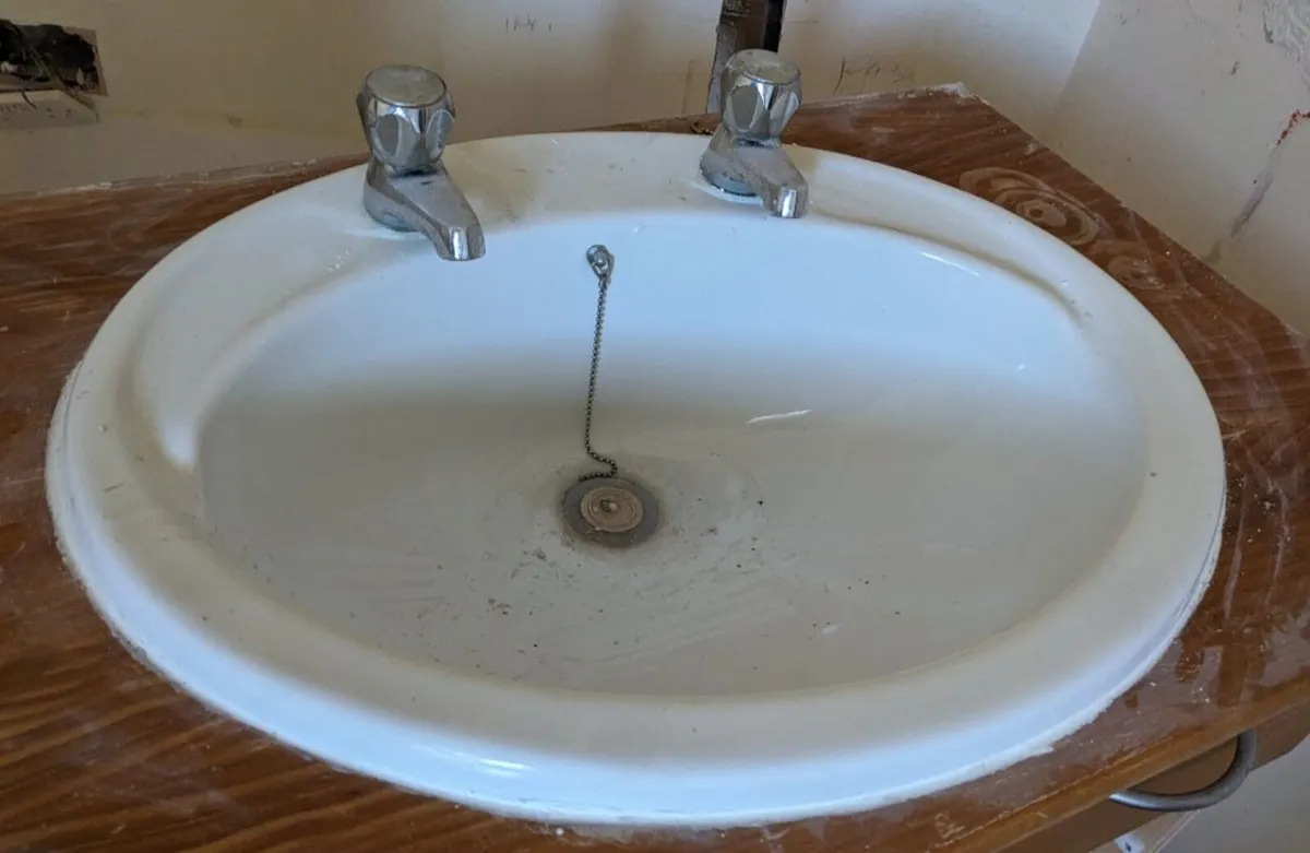 Free bathroom Sink and taps