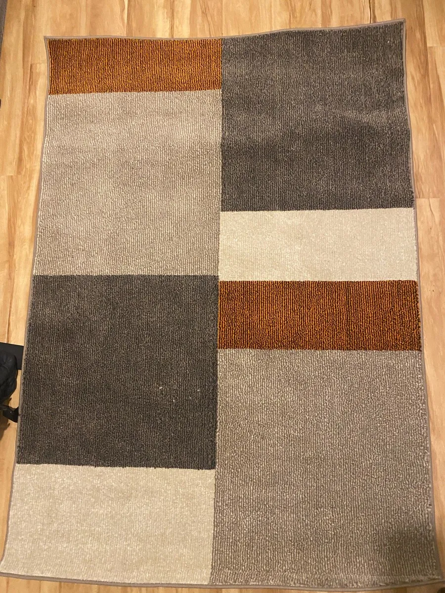 Rugs- 2 new decorative rugs. - Image 3