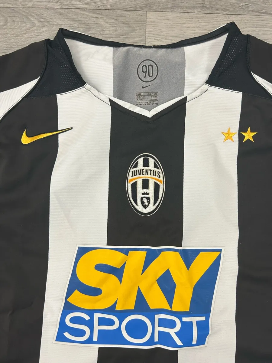 Genuine Vintage 2004 Nike Juventus Home Jersey M - Image 3