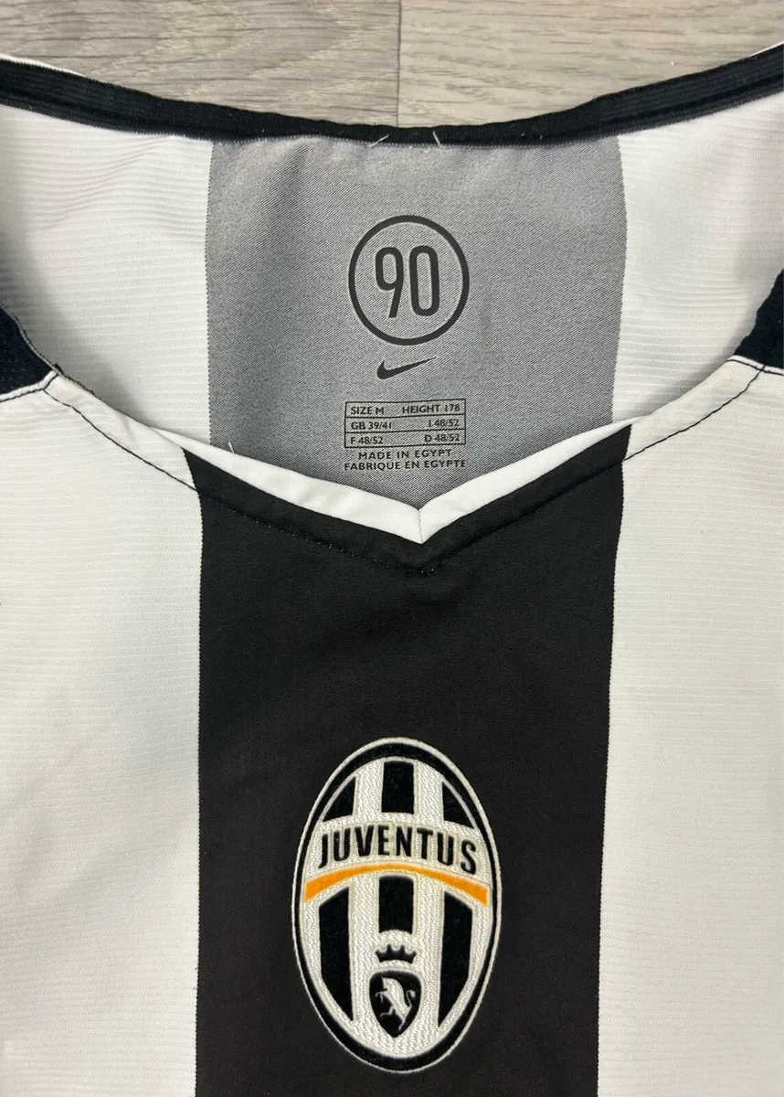 Genuine Vintage 2004 Nike Juventus Home Jersey M - Image 4