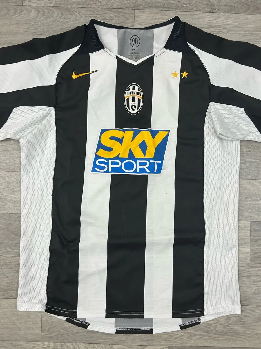 Genuine Vintage 2004 Nike Juventus Home Jersey M - Image 2