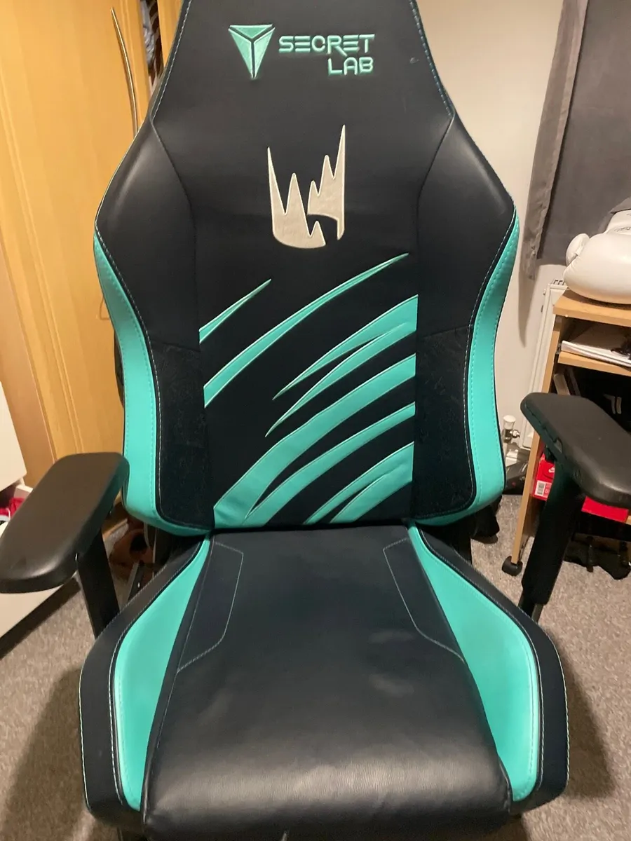 Secret lab gaming chair - Image 1