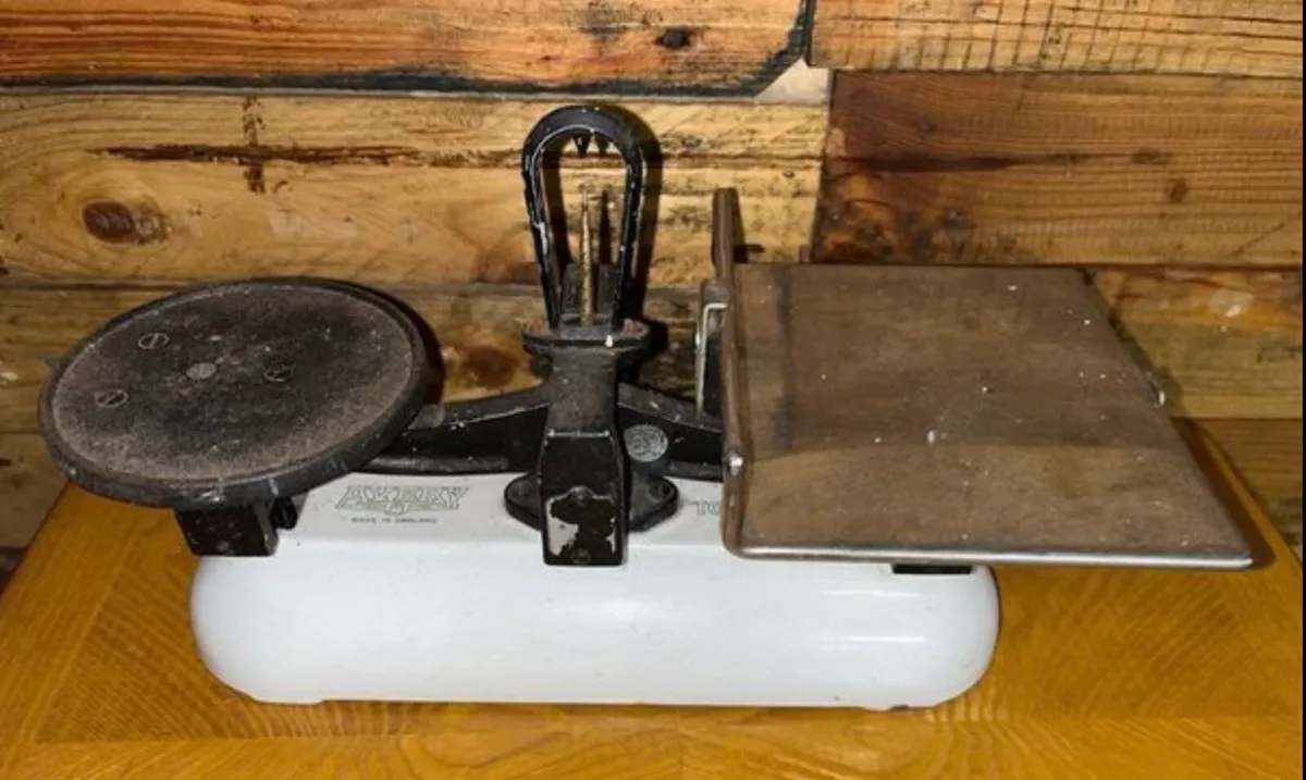 Vintage Avery scales - Image 1