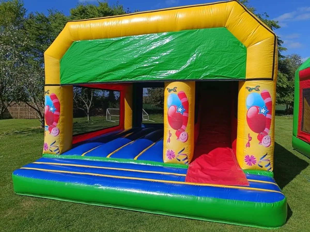 bouncy castle - Image 1