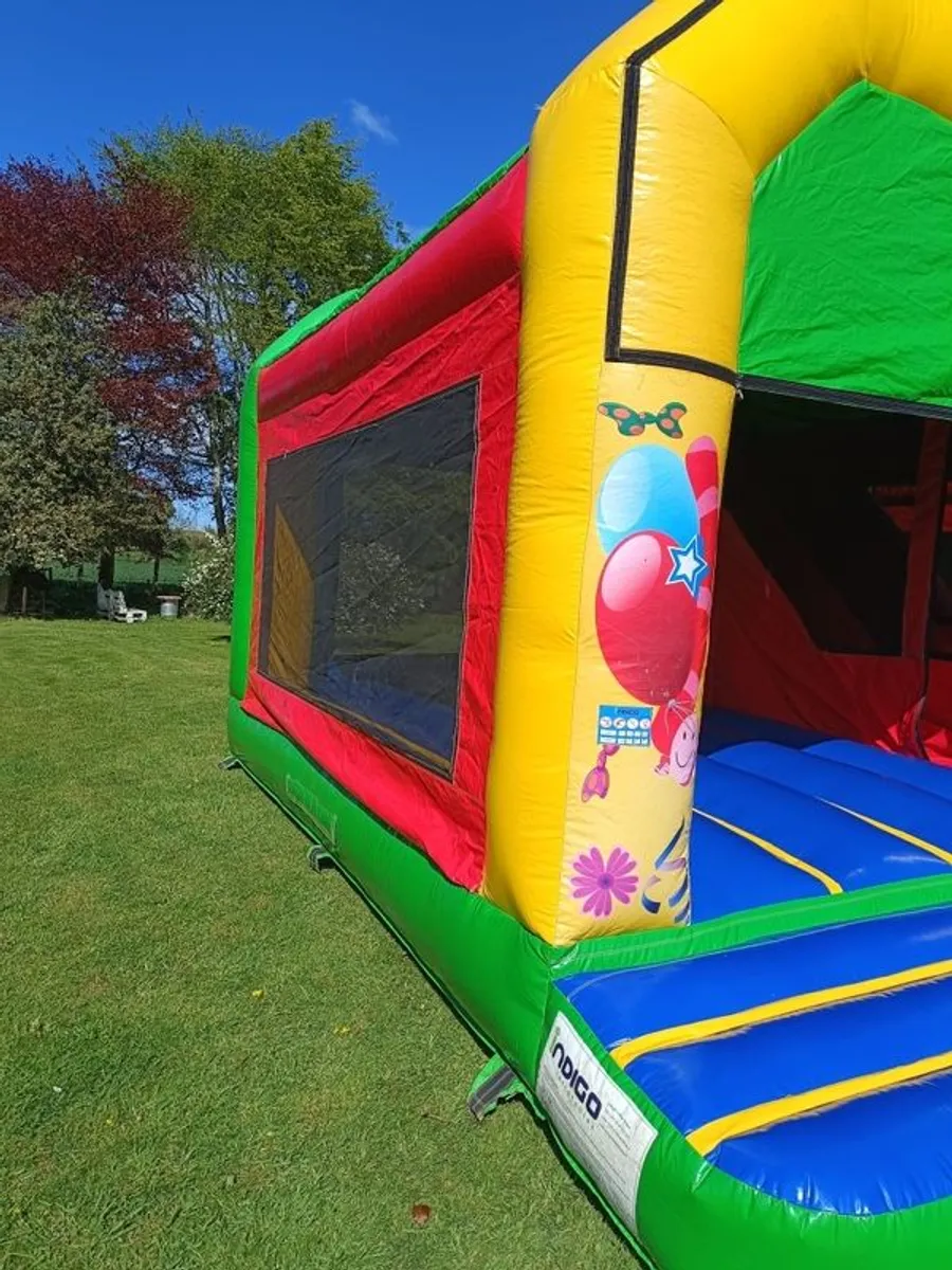 bouncy castle - Image 4