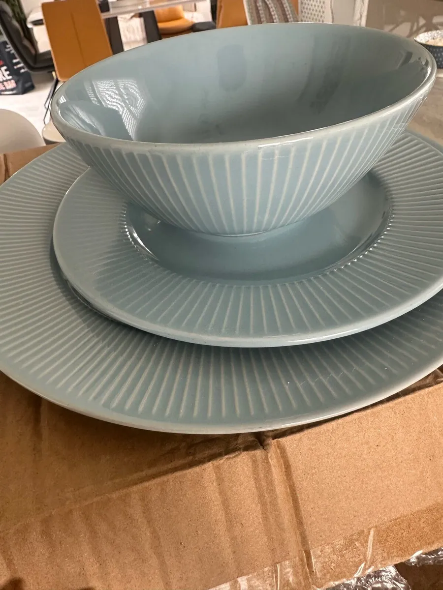 Dinner Set - Image 1