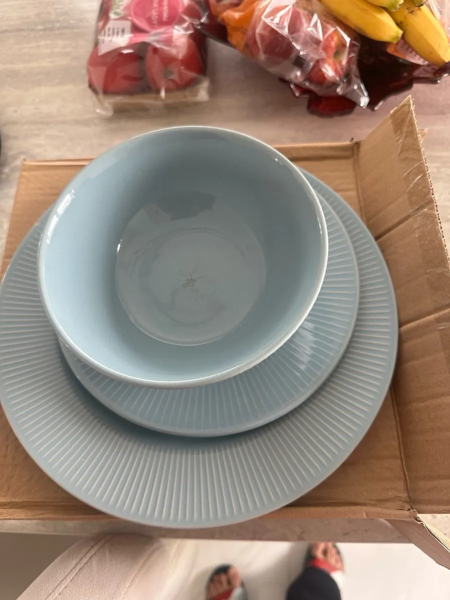 Dinner Set - Image 2