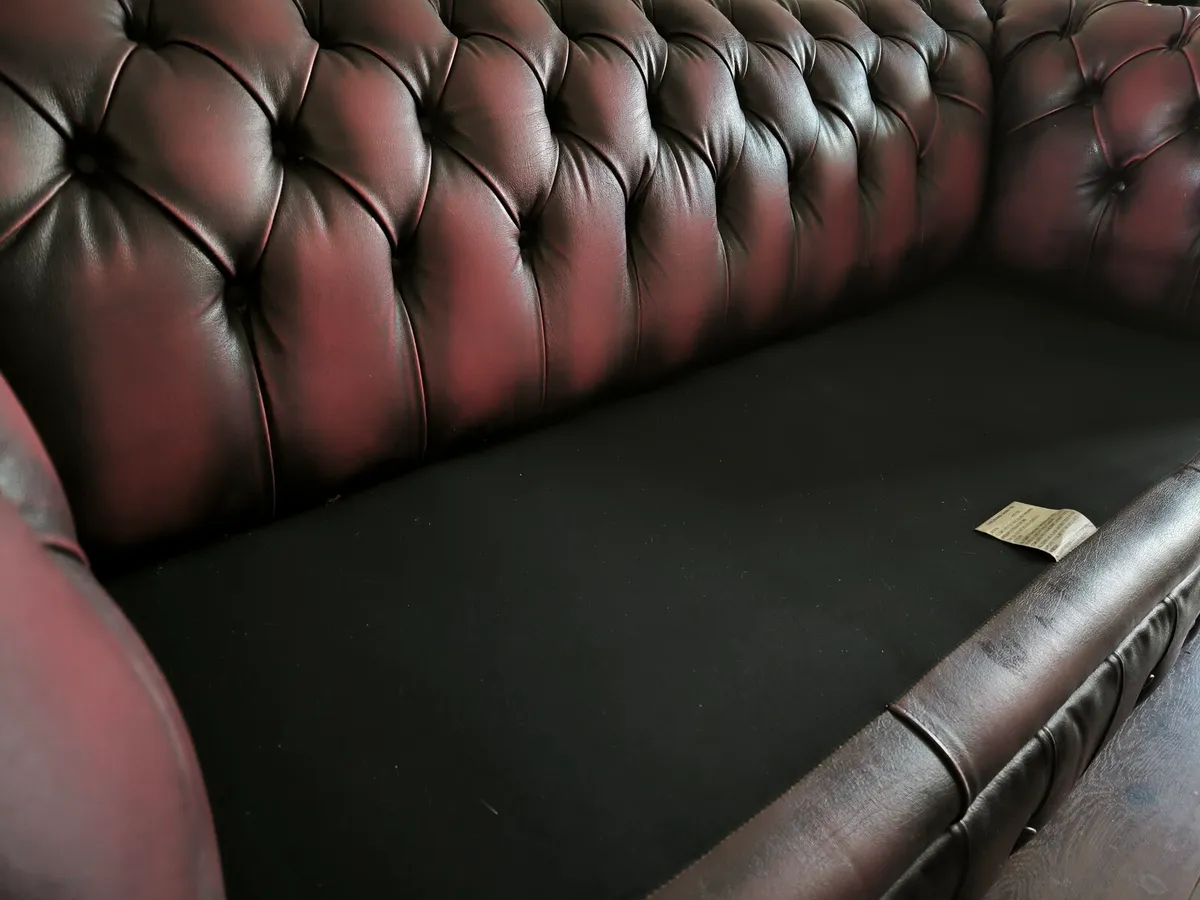✨Vintage Leather Chesterfield Sofa✨. - Image 2