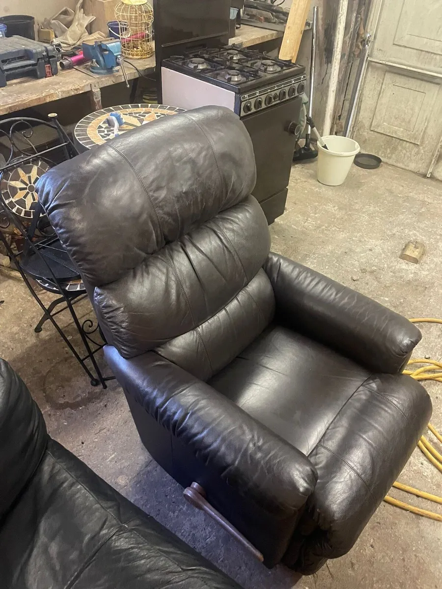 Recliner couch - Image 1