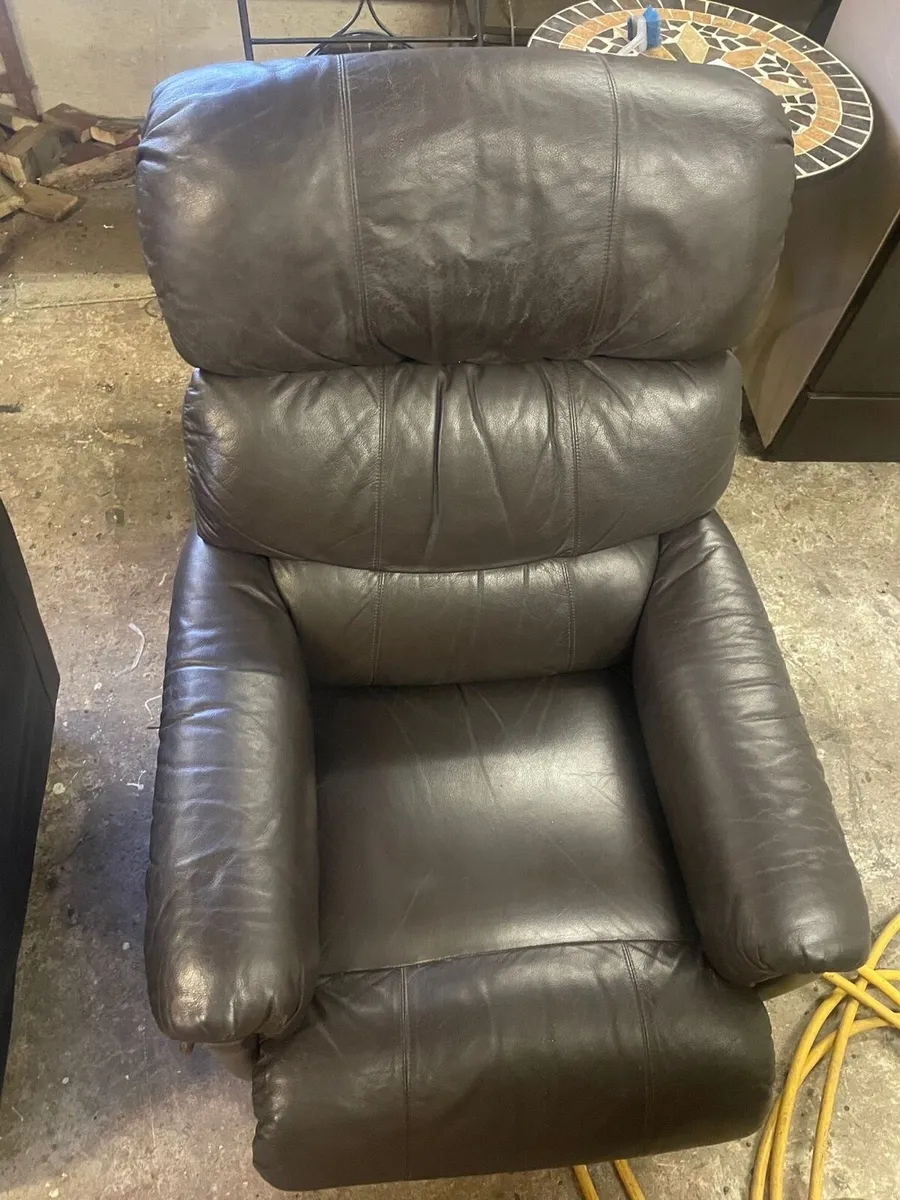 Recliner couch - Image 2
