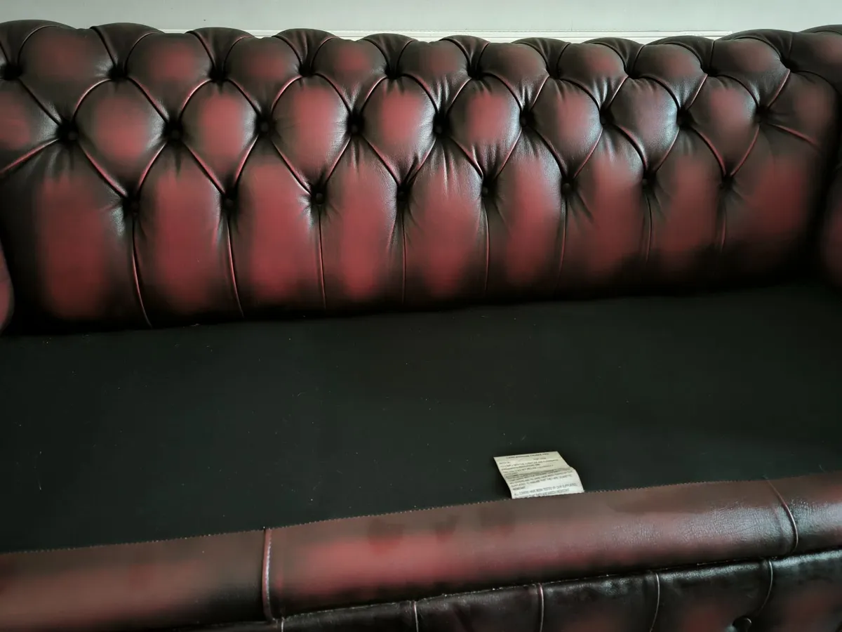 ✨Vintage Leather Chesterfield Sofa✨. - Image 3