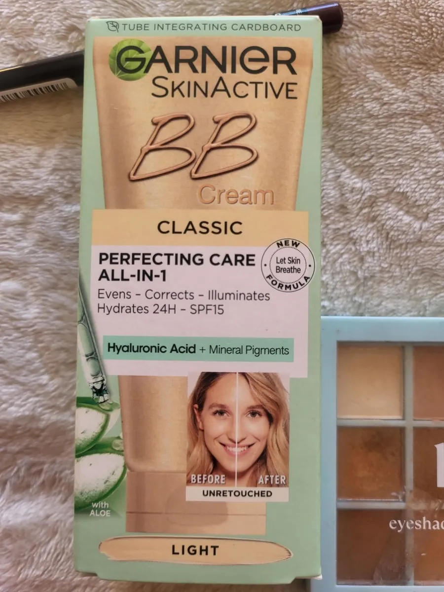 Makeup bundle ideal for holiday - Image 4