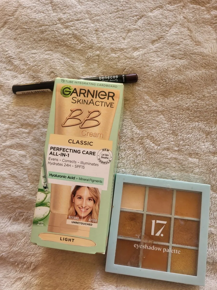 Makeup bundle ideal for holiday - Image 1