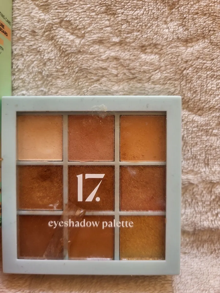 Makeup bundle ideal for holiday - Image 2