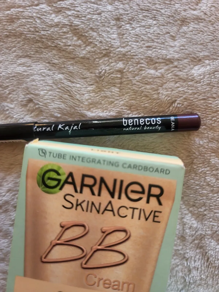 Makeup bundle ideal for holiday - Image 3