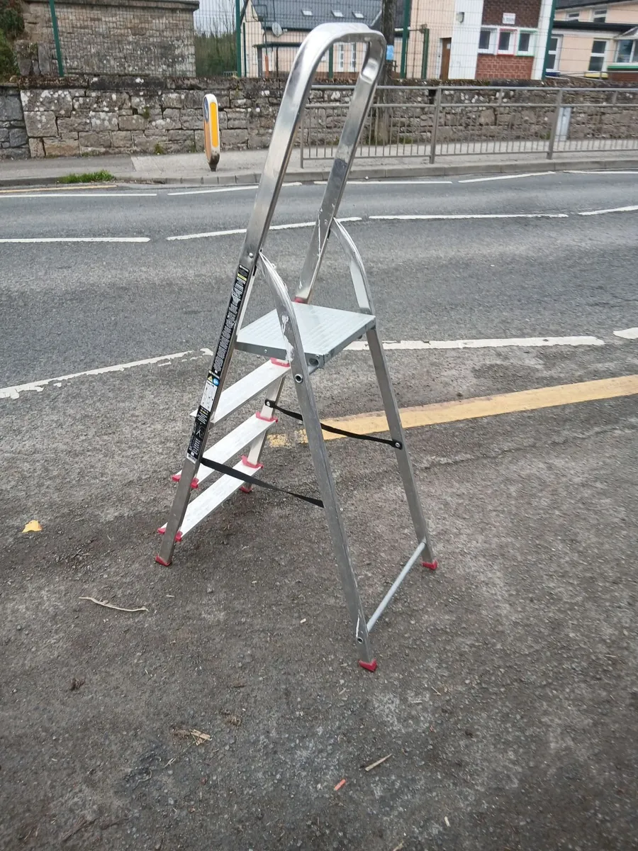 Like new step ladder working perfect priced - Image 3