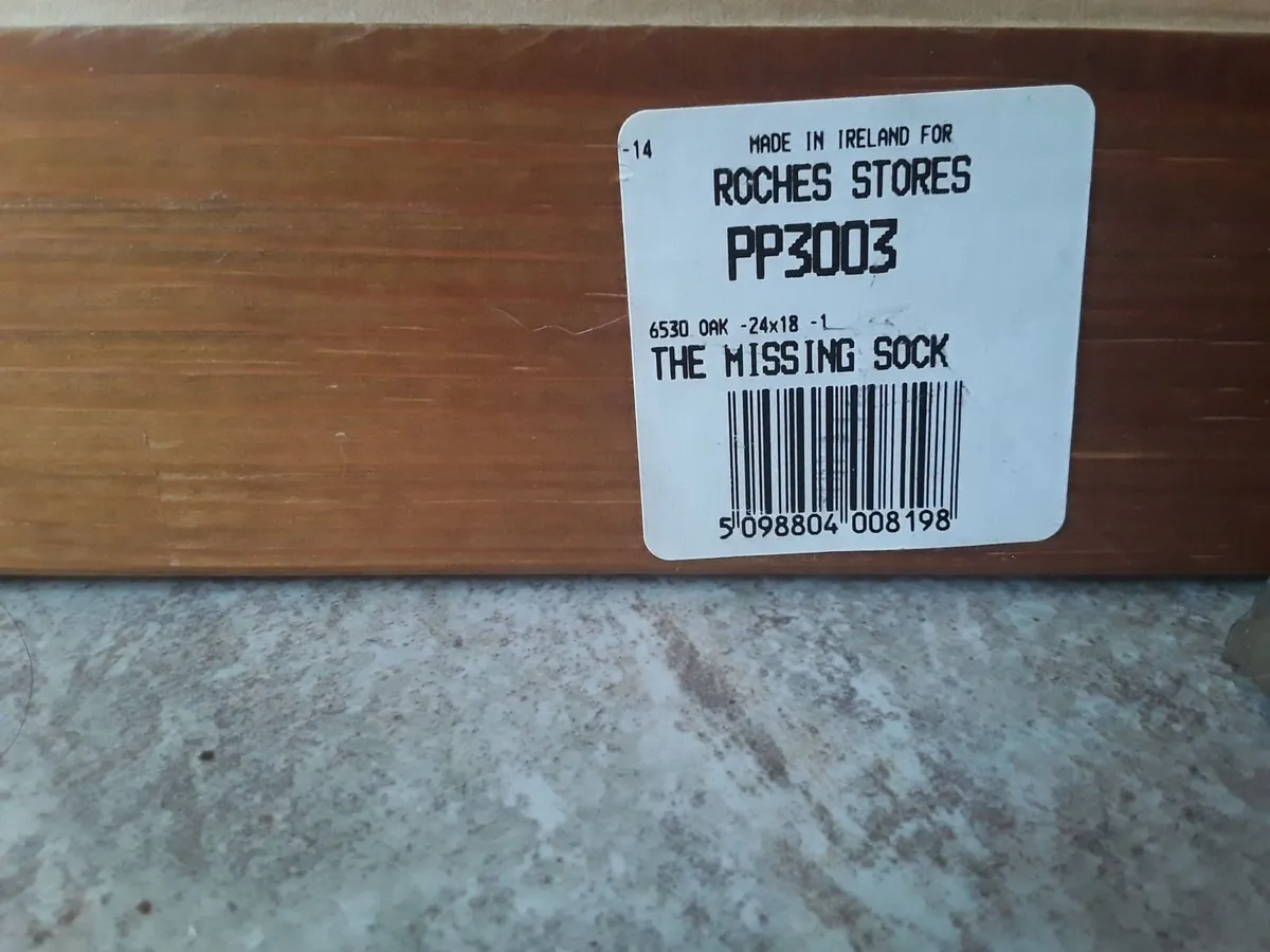 Lovely large picture titled the missing sock - Image 3