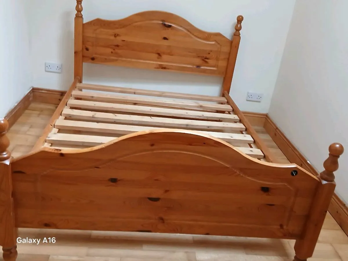 Double bed frame like new - Image 2