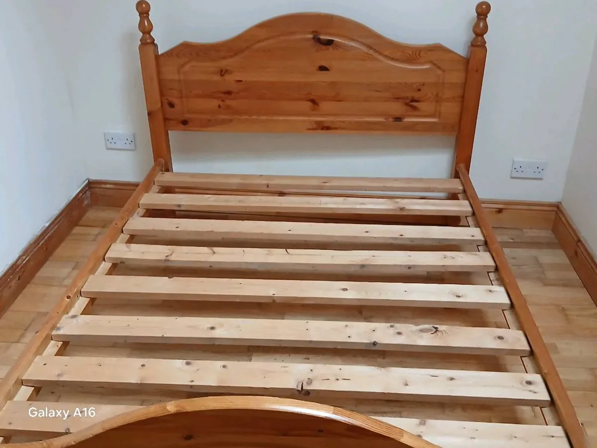 Double bed frame like new - Image 3