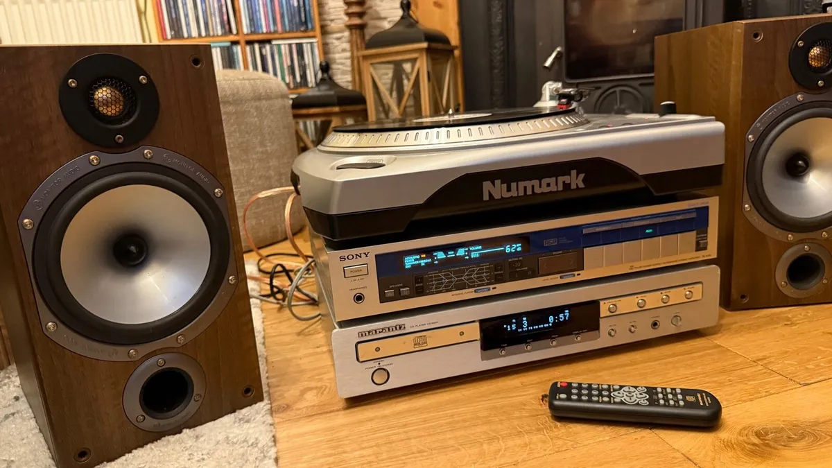 Audio set with Monitor Audio speakers - Image 1