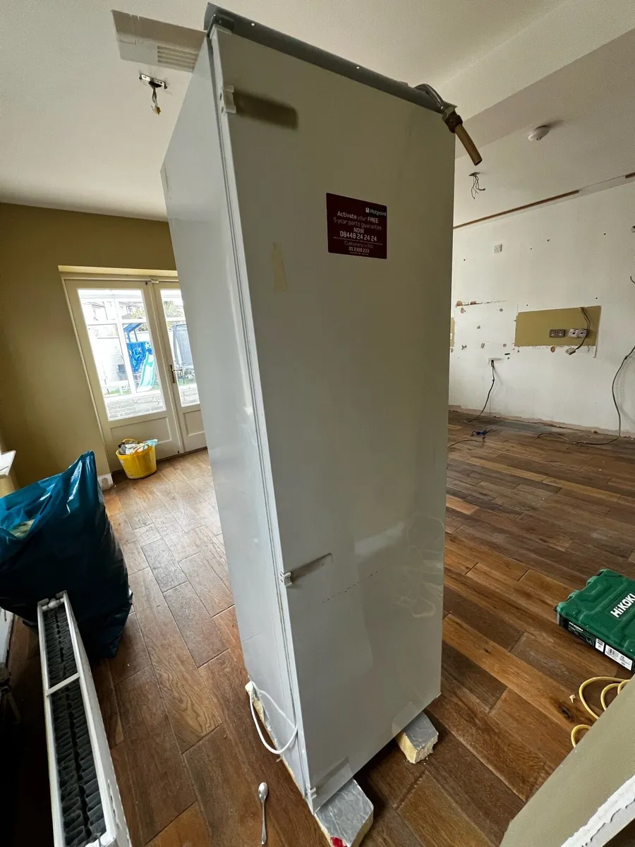 Hotpoint fridge (integrated)