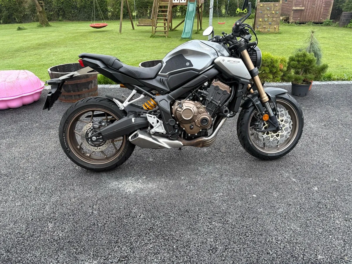 2021 honda cb650r - Image 4