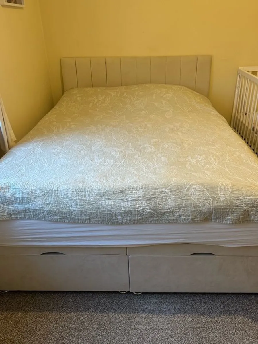 Bed king size ottoman - Image 1