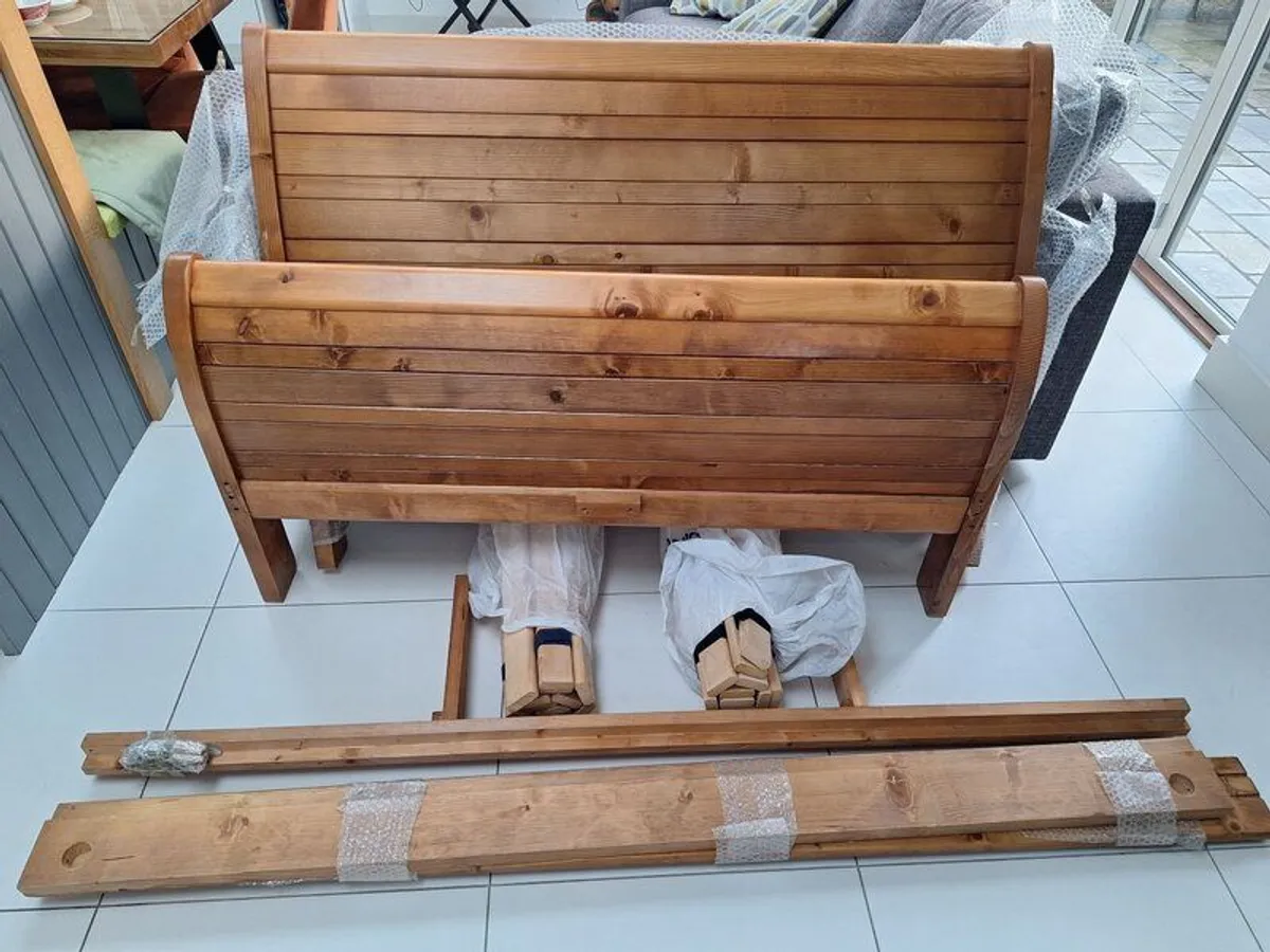 4ft 6" Sleigh Bed & Lockers - Image 4