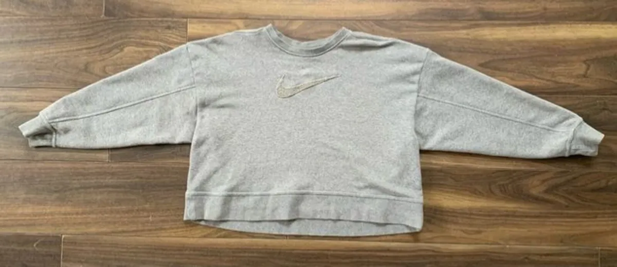 Grey Nike Jumper: Large (suit size 14) & Shorts - Image 3