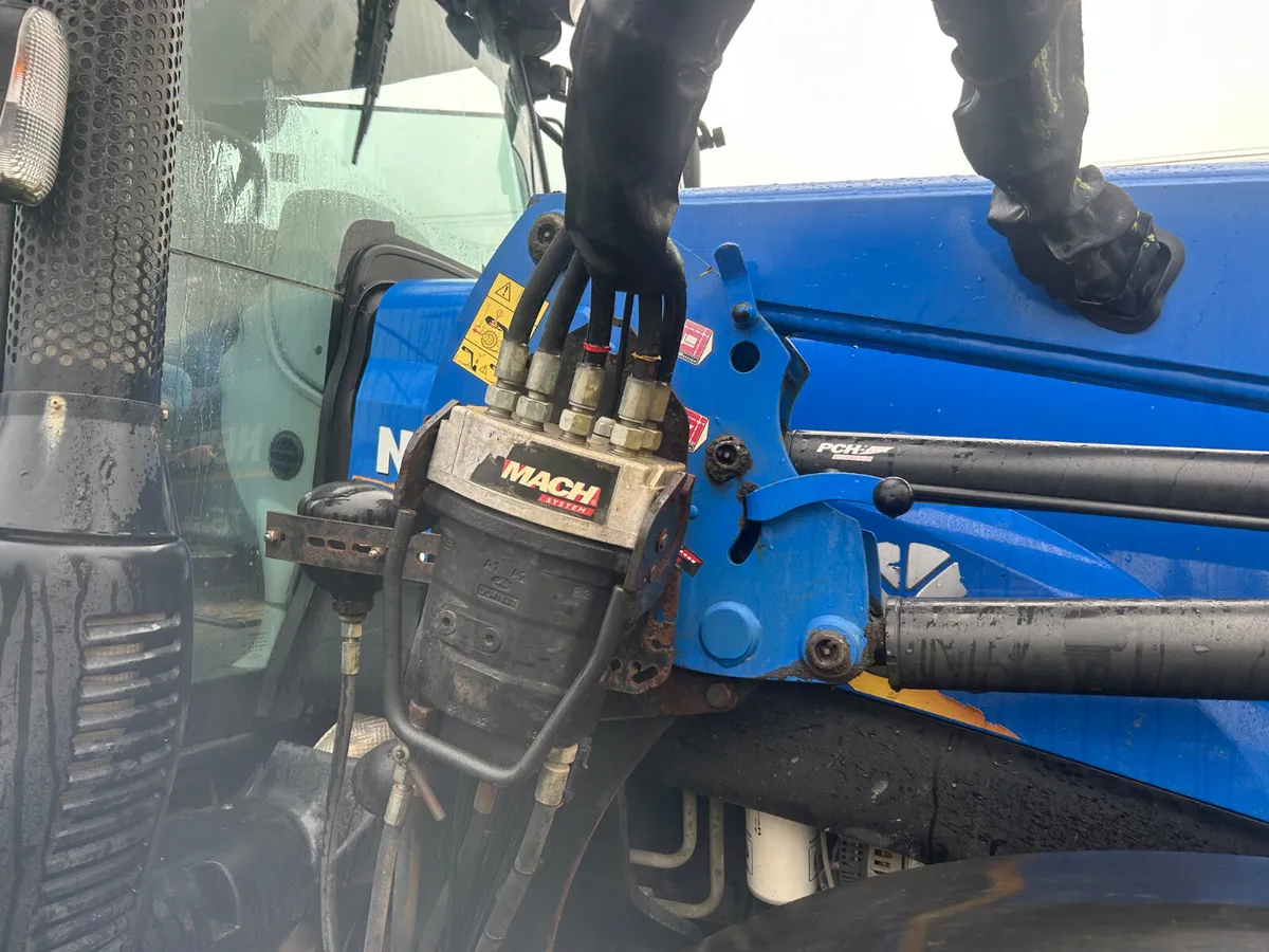 2015 New Holland T6.165 with MX Loader - Image 2