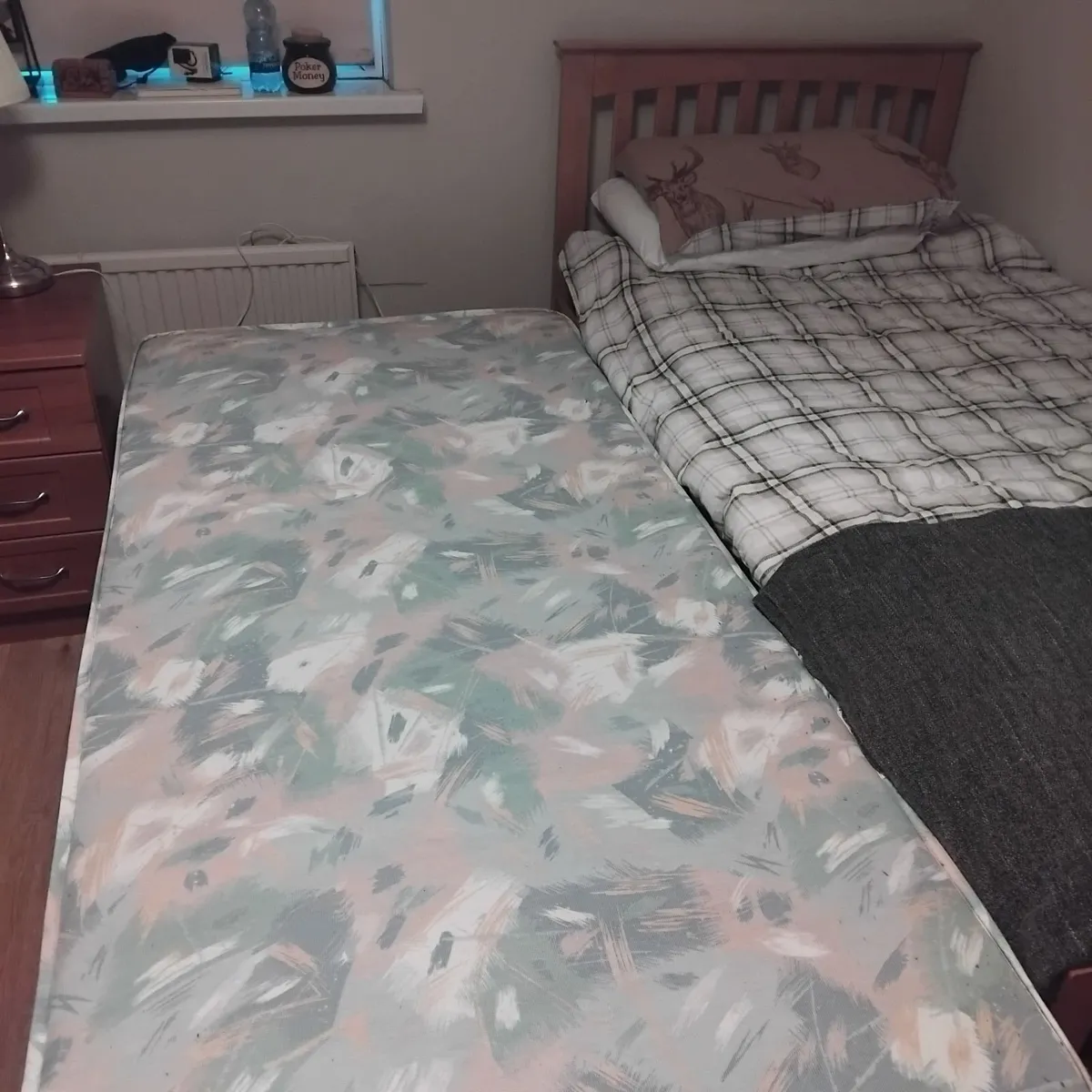 Single bed with guest bed - Image 1