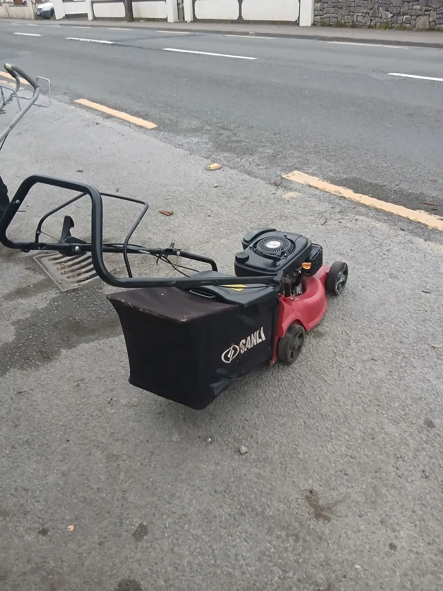 Push lawnmower working perfect priced - Image 2