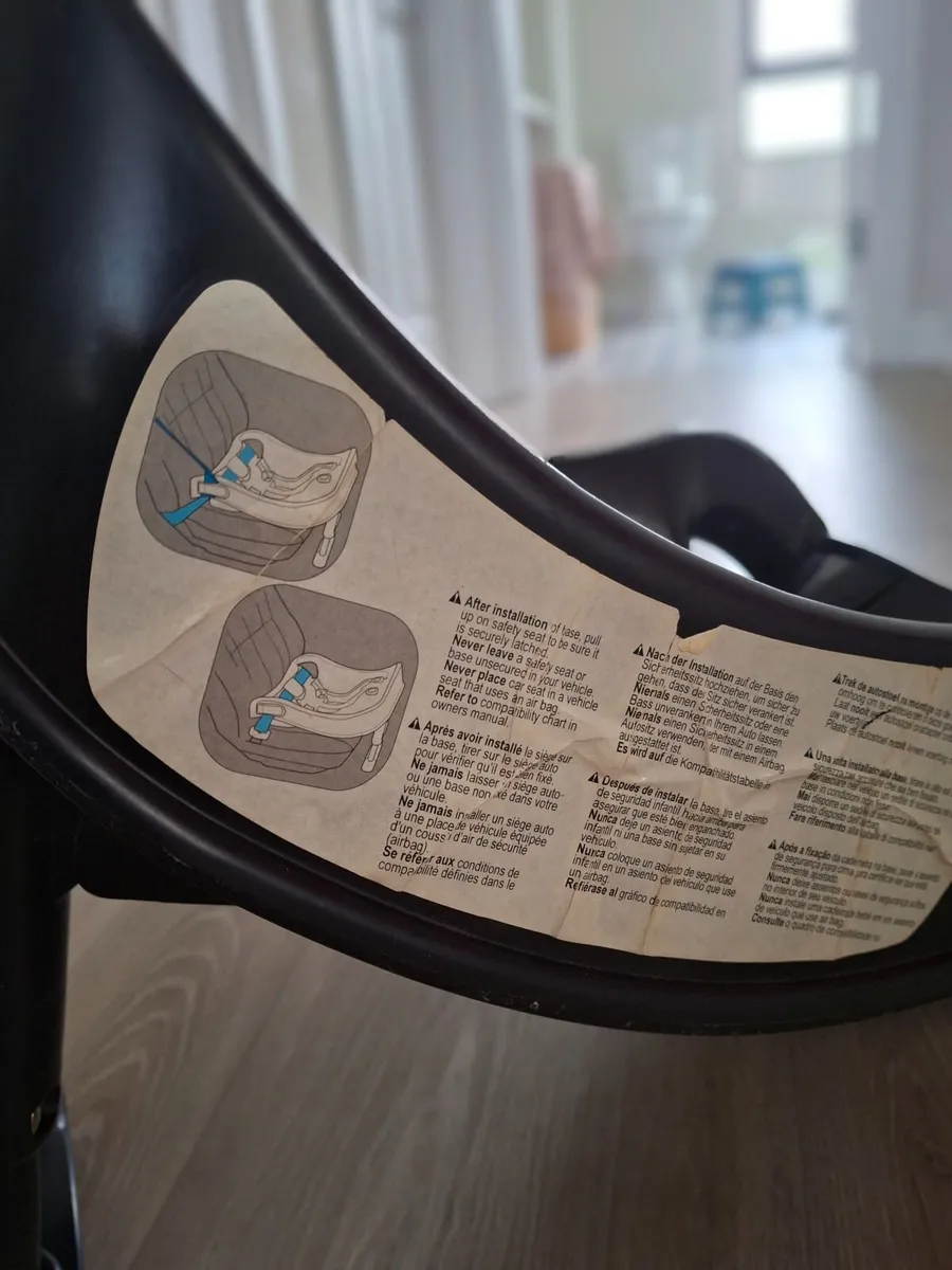 Graco car seat and isofix base - Image 2