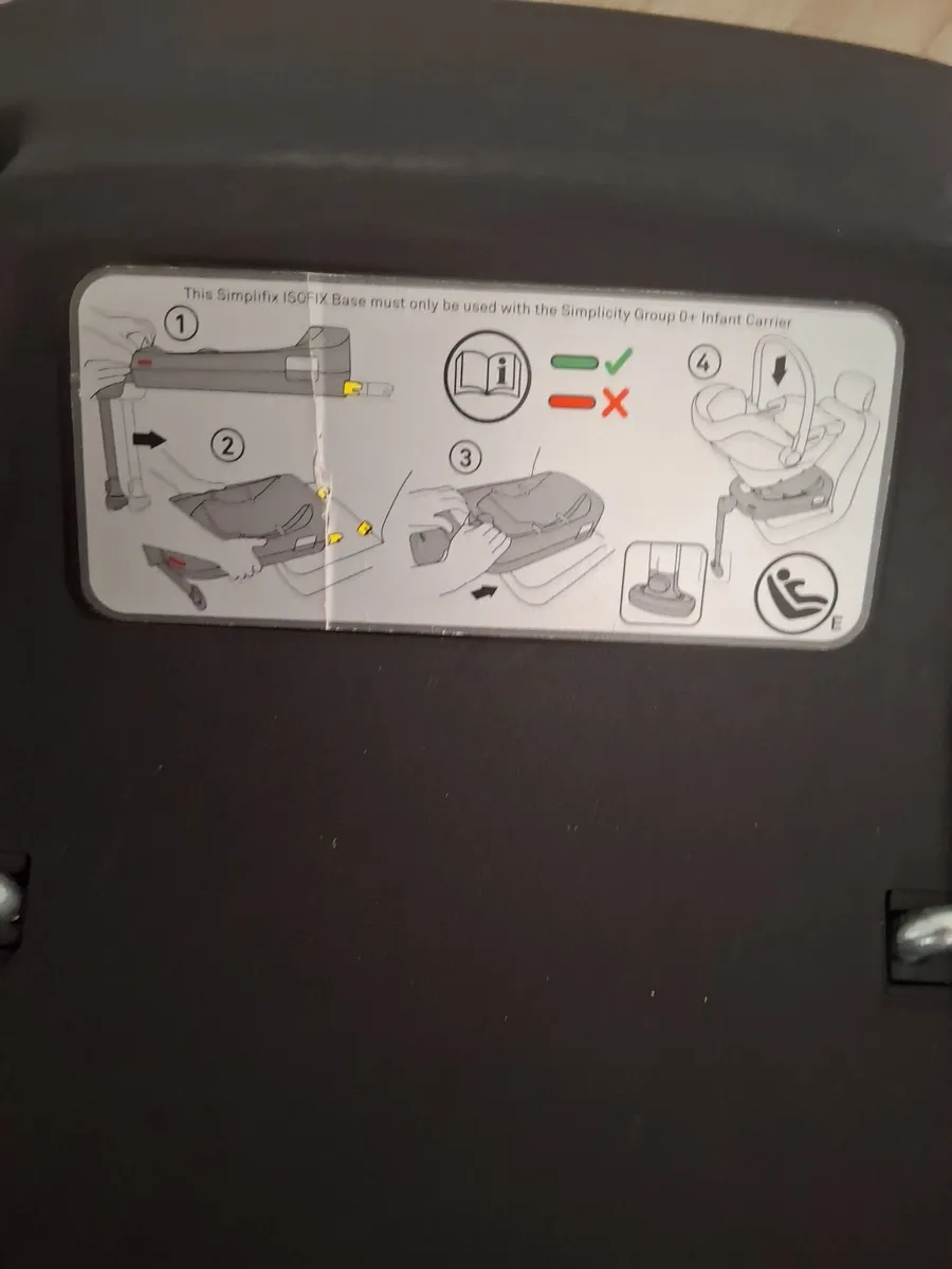 Silvercross infant car seat, isofix base and rain - Image 3