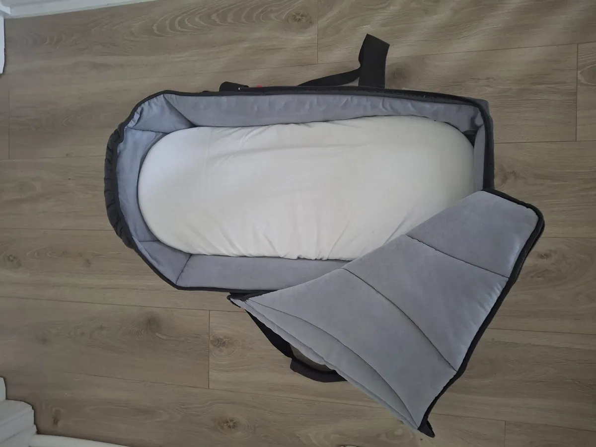Graco carry cot - Image 1