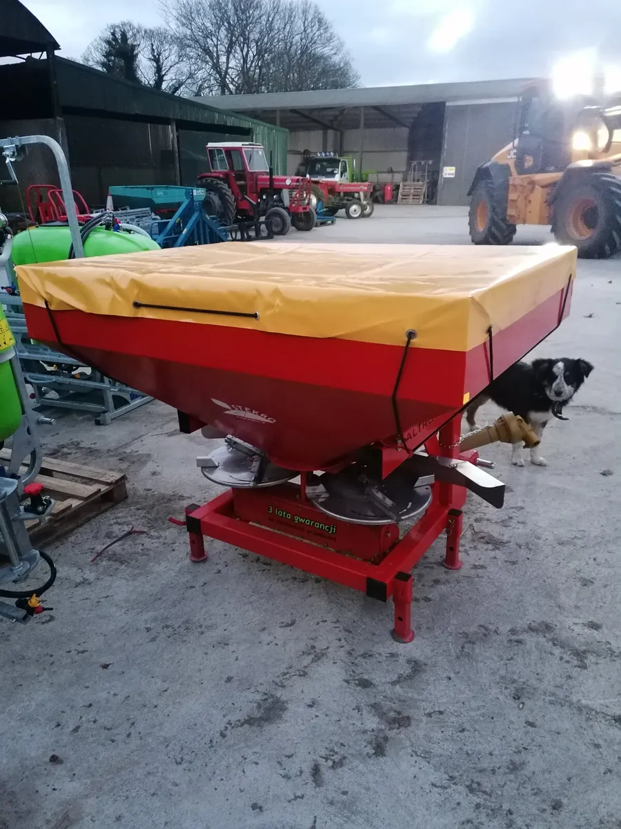 New Altro fertiliser spreaders - Image 4