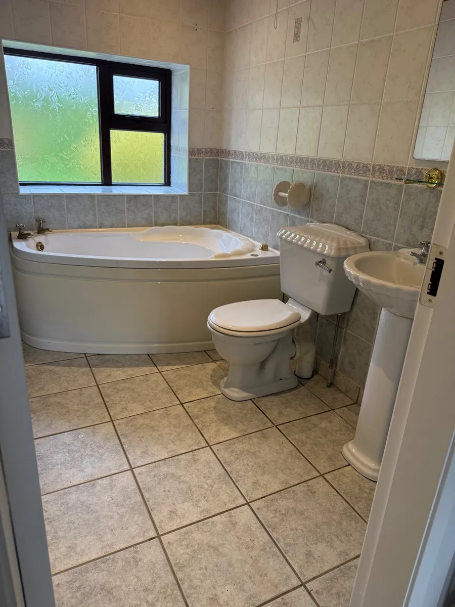 Antique bathroom suite - Image 1