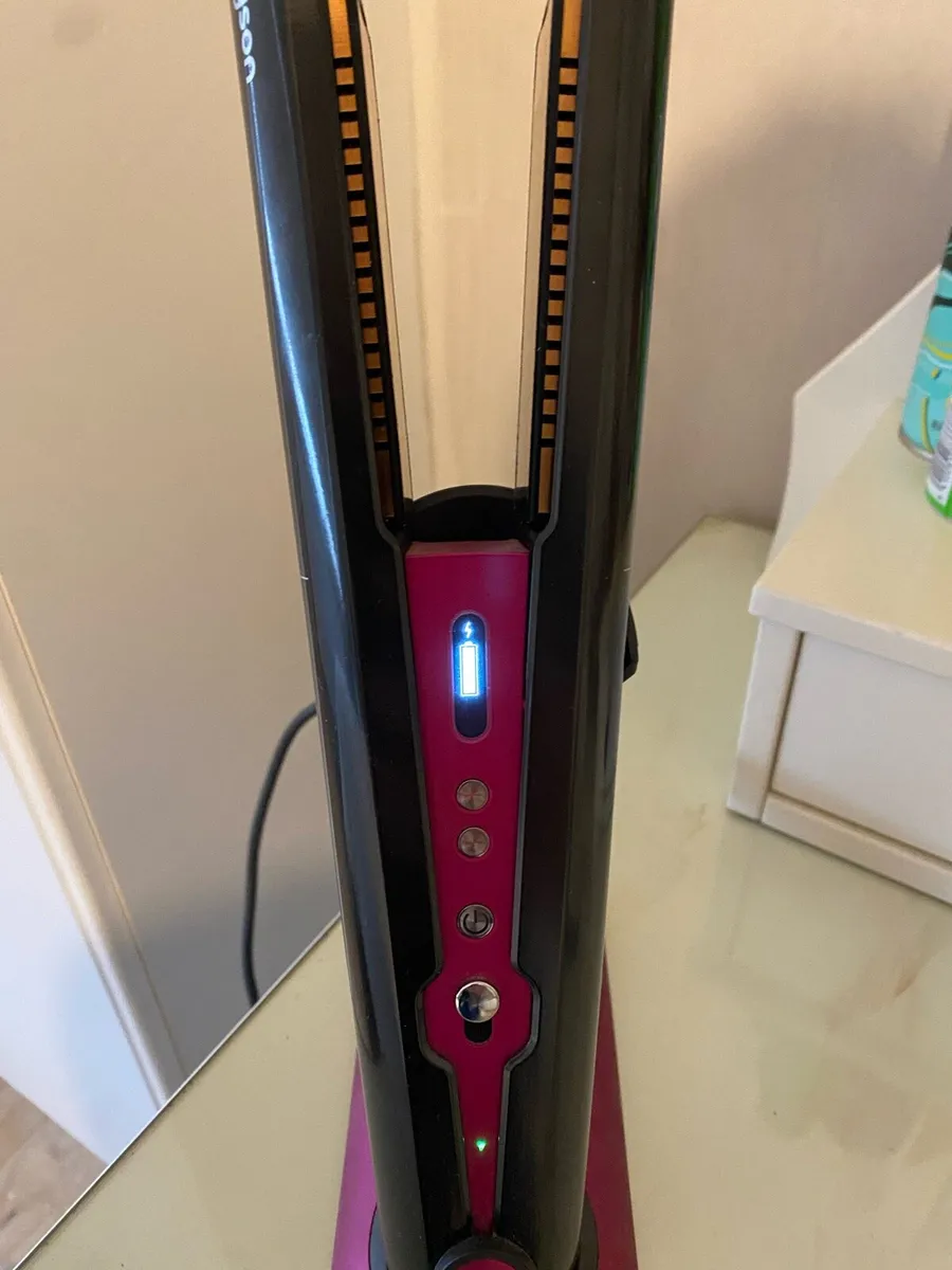 Dyson corrale black/purple in excellent condition. - Image 1