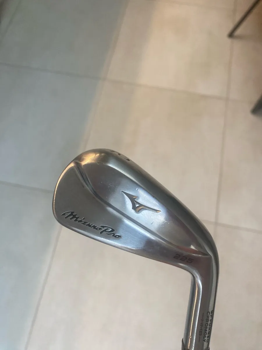 Mizuno 2 Iron - Image 1