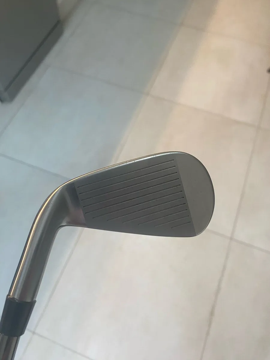 Mizuno 2 Iron - Image 3