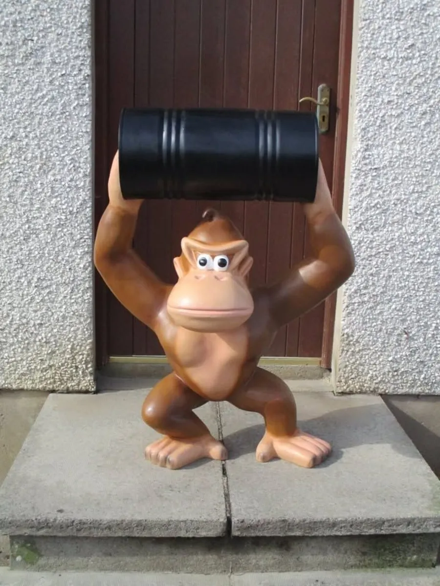 Large Donkey Kong Statue - Image 1