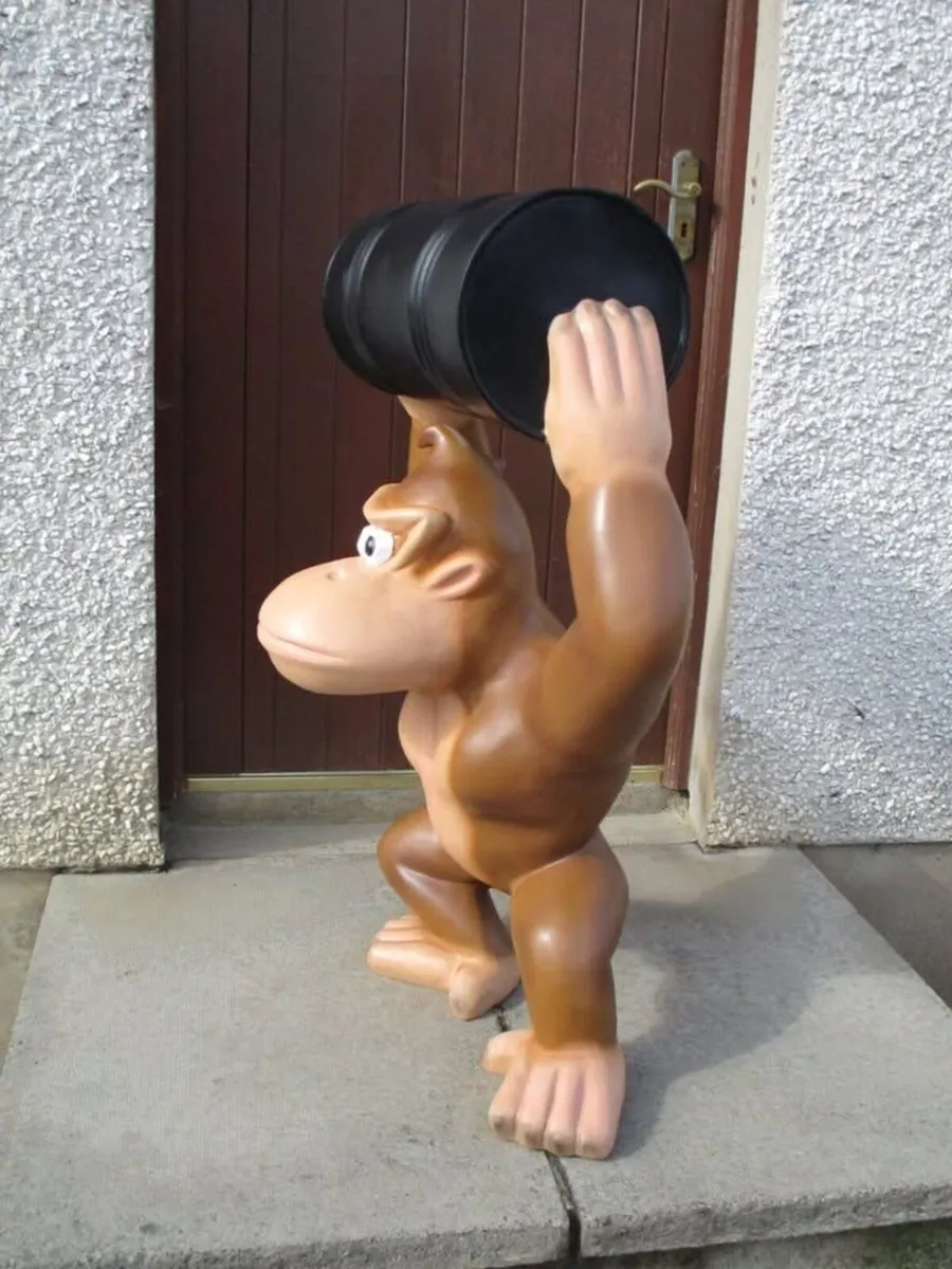 Large Donkey Kong Statue - Image 3