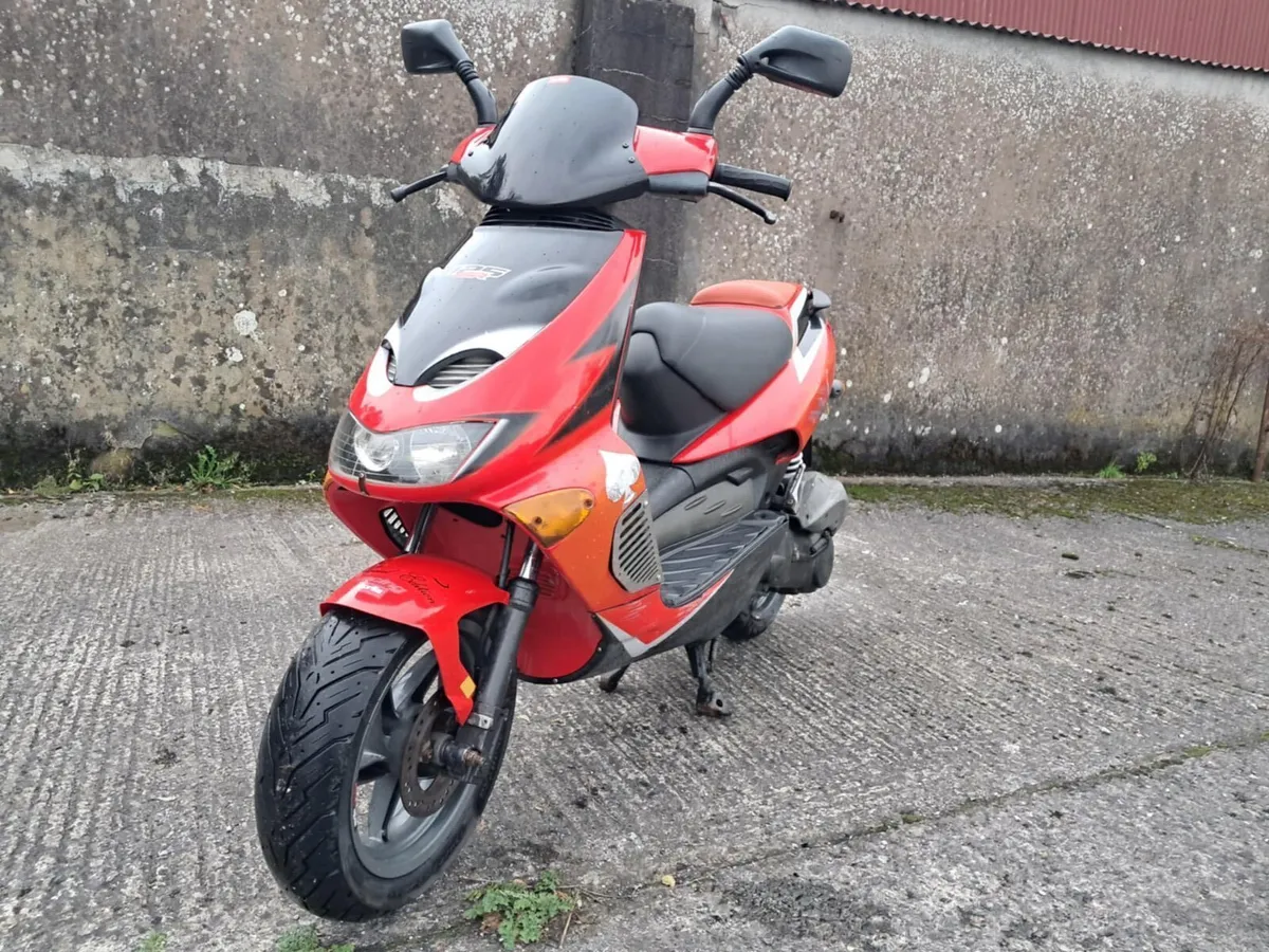 😱2 scooters 125 Aprilia SR two-stroke - Image 1