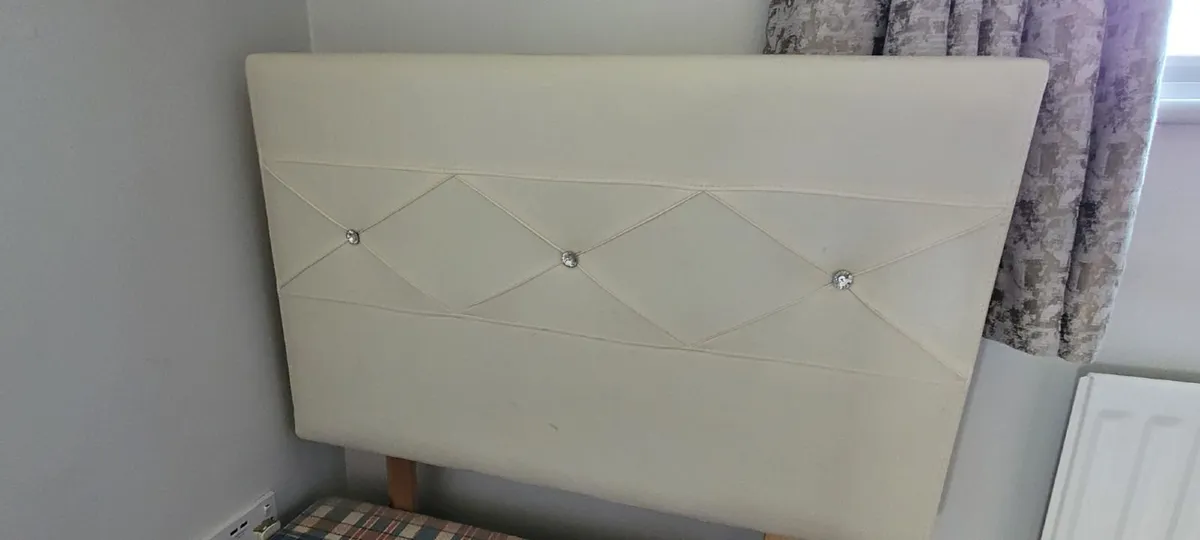 Single bed - Image 1