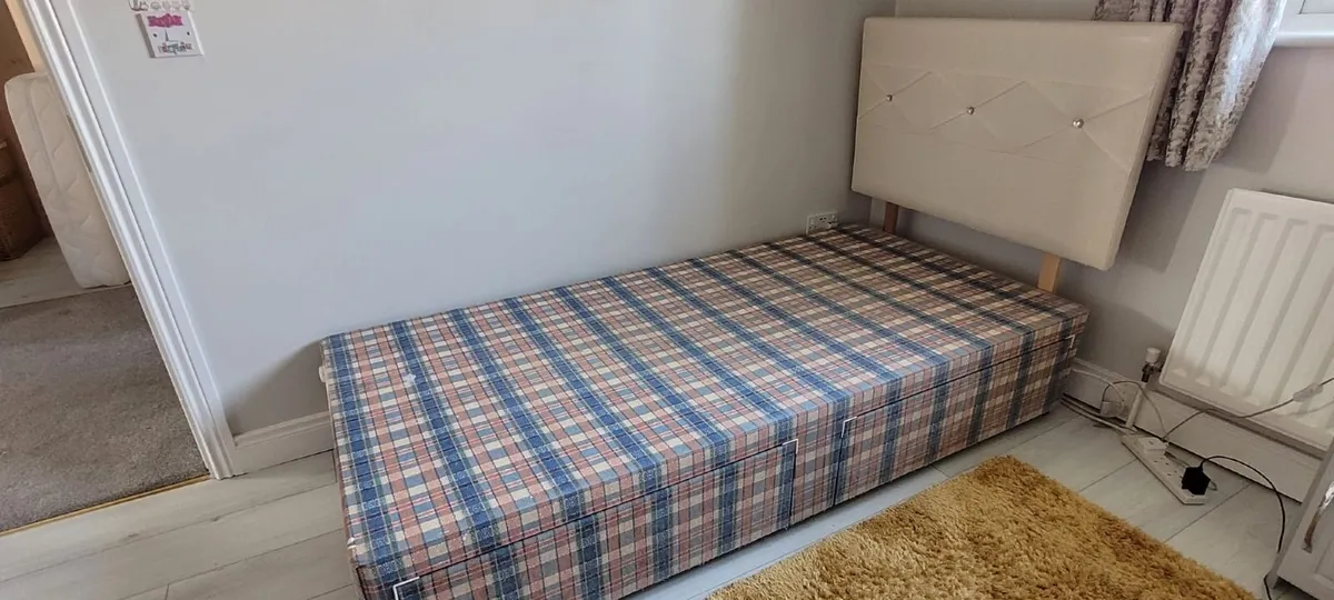 Single bed - Image 2