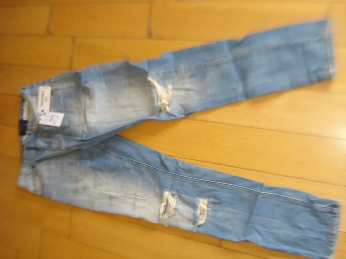 PULL & BEAR LIGHT BLUE TAPERED JEANS. UK 30. - Image 1