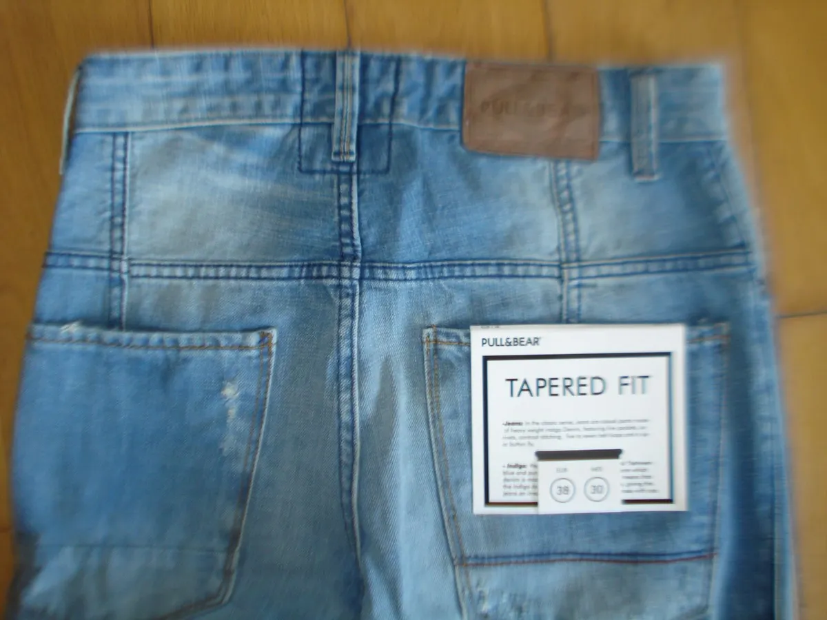 PULL & BEAR LIGHT BLUE TAPERED JEANS. UK 30. - Image 4