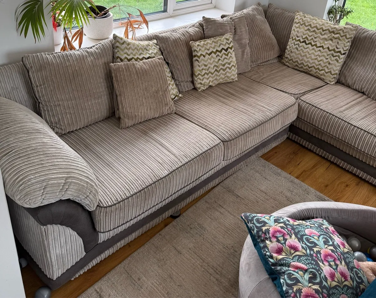 L shaped couch - Image 2