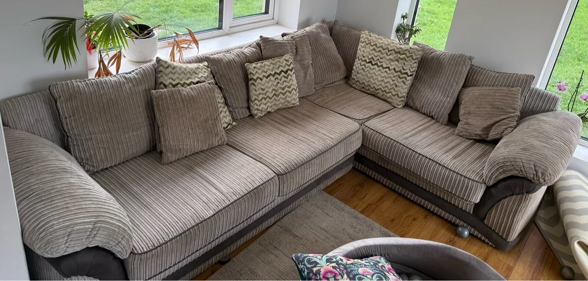 L shaped couch - Image 3