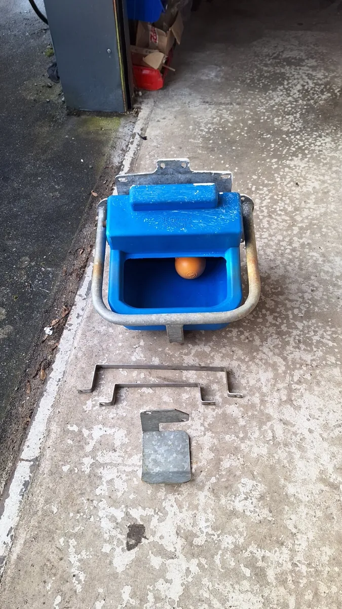 Gate Hanger - Image 1